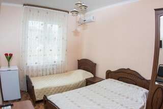 Гостиница Guest House Chernomor Адлер Стандартный трехместный номер-2